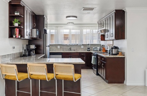 Southwest Anaheim House | Lux spacious 5BD house with Hot tub, Wi-Fi, AC, and games in brilliant Anaheim