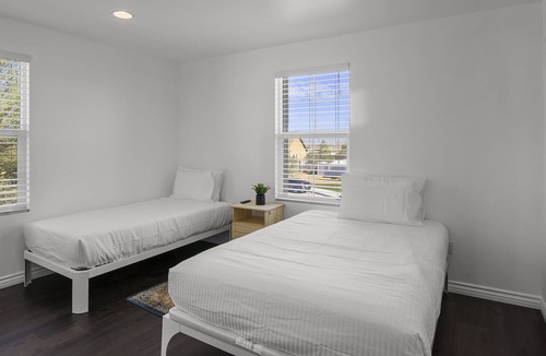 Victorville House | Luxe 4BR in Victorville w/ Basketball & Firepit