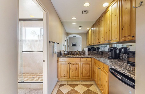 Desert Club Estates House | Luxe Escape in Old Town | Pool, Spa, Outdoor Kitchen & Pool House 4BR #067222