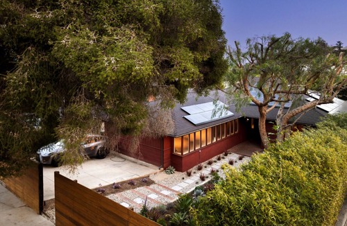 Los Feliz House | Luxe Getaway Stylish Oasis by Griffith Park with a large private swimming pool