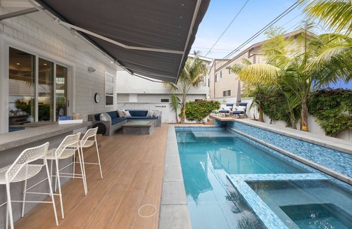 The Strand House | LUXE HOME; pool, hot tub, fire pit, huge 4BR/3.5BTH, very close to BCH & DT MB
