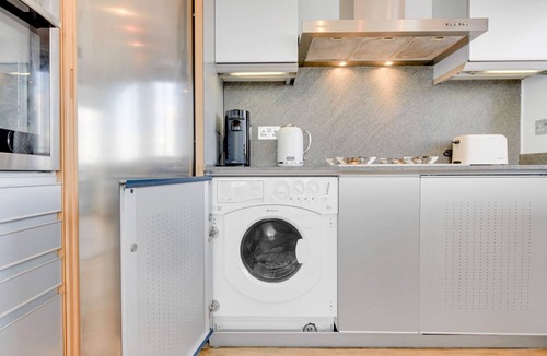 Abingdon Apartment | Luxe Kensington 2BR w/Roof Terrace, 5 mins to Earls Court, by Blueground