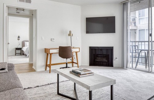 Los Feliz Apartment | Luxe Los Feliz 1BR w/ Gym, Lounge & Pool, near Observatory, by Blueground