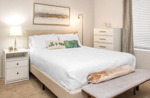 Del Rey Apartment | Luxe MDR apartment,Parking, Gym, Pool, jacuzzi,BBQ