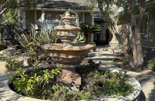 Santa Ana Heights House | Luxe Modern Retreat with Pool, Billard table & Gym - Perfect for Entertaining
