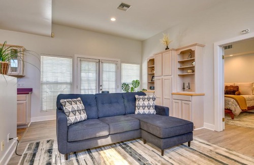North Arroyo House | Luxe Pasadena Casita with Fireplace and Grill