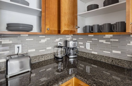 Los Angeles Apartment | Luxe Playa del Rey 2BR w/ W/D, Gym, Pool, 5 min to beach, by Blueground