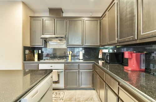 Union City House | Luxe Private Getaway Near Coyote Hills Park!