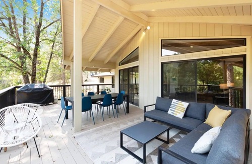 Grass Valley House | Luxe Private Lakefront Getaway with Hot Tub!