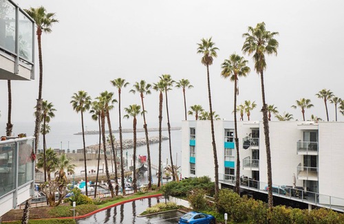 South Redondo Apartment | Luxe Redondo Beach 1BR w/Pool, Gym & W/D, walk to Beach, by Blueground