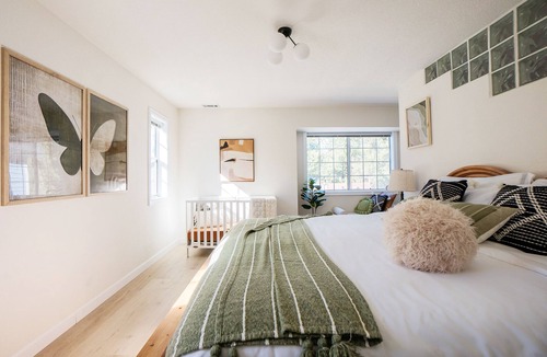 Fox Farm House | Luxe Ski Getaway | Spa, Fire Pit, Pets, Crib, BBQ