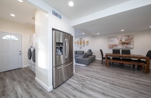 Los Angeles House | *LUXE Utopia w/Parking | Near LAX & Sofi/Forum*