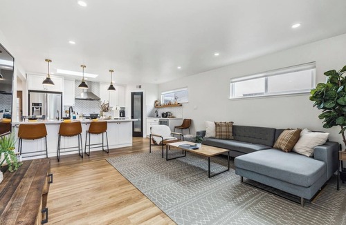 Serra Highlands House | LuxoStays | ! Modern 3B #KING bed #SFO#Family