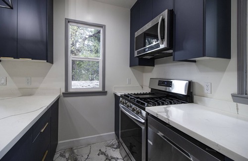 Altadena House | Luxurious 1 Bd 1 Ba Home Behind Private Gates