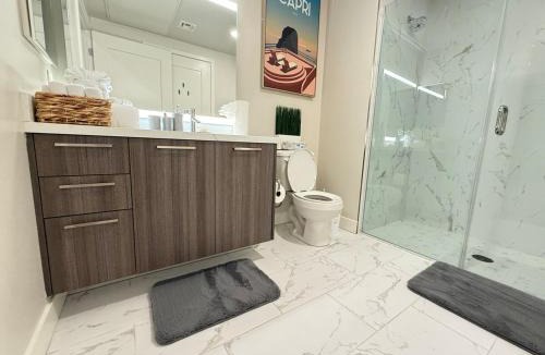 Los Angeles Apartment | Luxurious 1BR Suite Near Hollywood Walk Of Fame