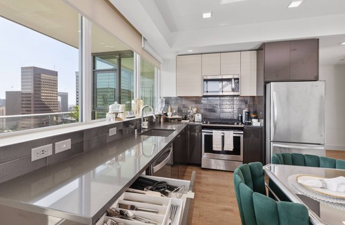 East Village Apartment | Luxurious 2-bedroom Penthouse in downtown San Diego with WiFi and fitness room