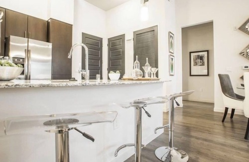 Warner Center Condo | Luxurious 2-bedroom condo with WiFi, AC in fabulous Los Angeles