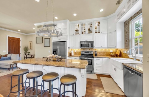 Placerville Cottage | Luxurious 2 bedroom cottage with AC, wifi, hot tub and much more.