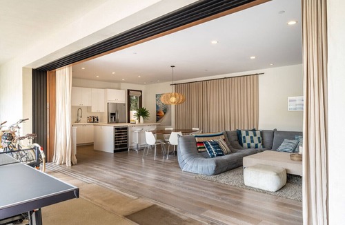 Gas Lamp Section House | Luxurious 2bd Manhattan Beach walk st guest apartment in the sand section