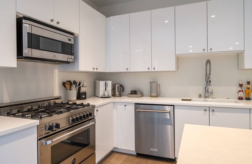 Gas Lamp Section House | Luxurious 2bd Manhattan Beach walk st guest apartment in the sand section
