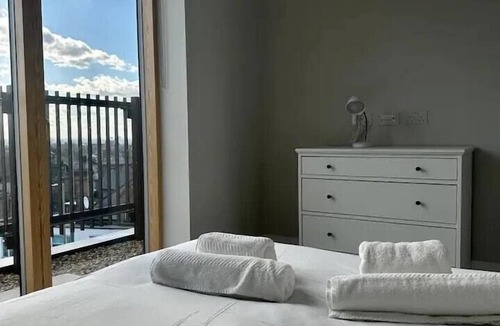 Childs Hill Apartment | Luxurious 2BR Flat in Quiet Finchley Neighborhood