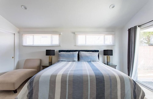 Inglewood House | Luxurious 4Bdrm Home with Private Backyard near SOFI, LAX