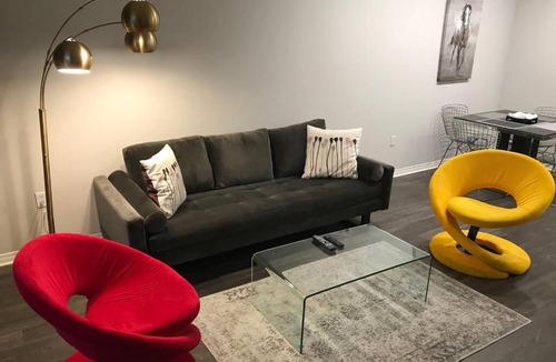 Miracle Mile Apartment | Luxurious and Modern 2bed/2bath Apt near The Grove