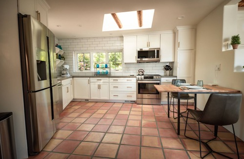 Redlands House | Luxurious and private Santa Fe-style guesthouse with 31 day minimum stay