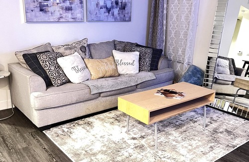 Glendale Apartment | Luxurious Apartment/Resort Style/King Bed/Glendale