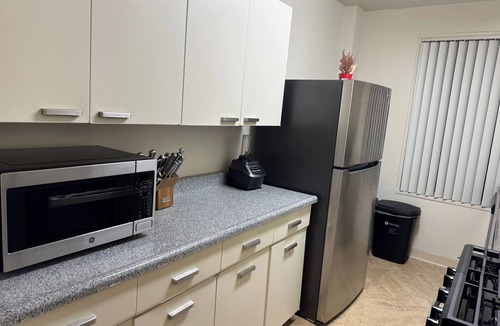 Miracle Mile Apartment | Luxurious Apt in Park La Brea