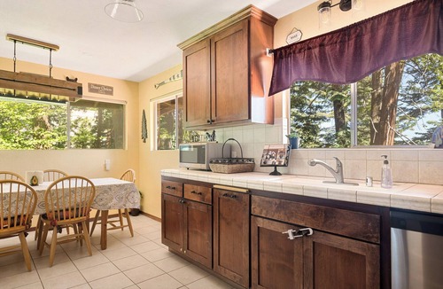Arrowhead Villas Cabin | Luxurious Cabin w/lake views 10 minutes to Santa's SkyPark & Village