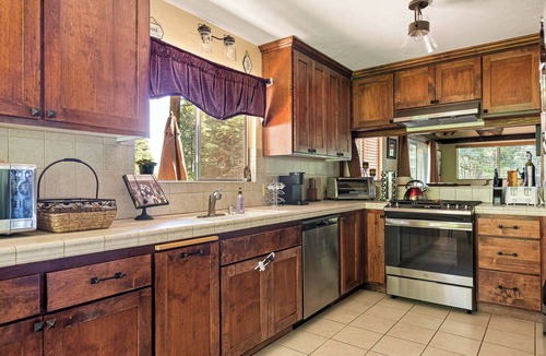 Arrowhead Villas Cabin | Luxurious Cabin w/lake views 10 minutes to Santa's SkyPark & Village