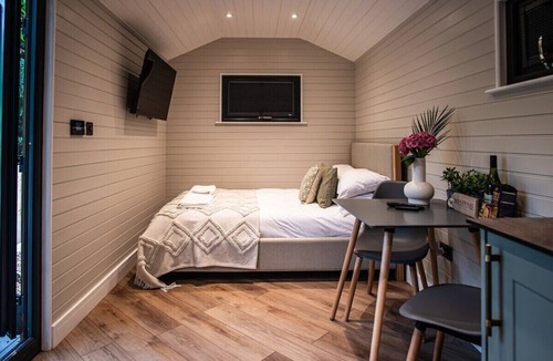 Llangollen Cabin | Luxurious Canal-side mini lodge in Llangollen.