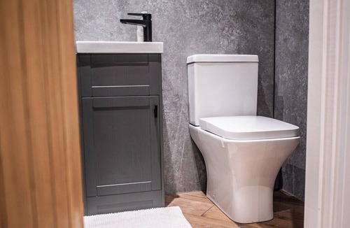 Llangollen Cabin | Luxurious Canal-side mini lodge in Llangollen.