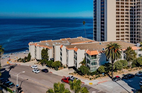 Village of La Jolla Condo | Luxurious Coastal Views