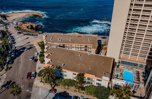 Village of La Jolla Condo | Luxurious Coastal Views