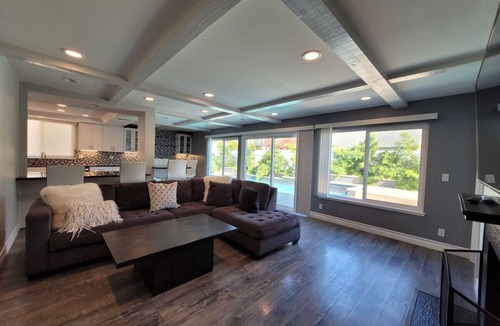 Santa Ana House | Luxurious Disneyland Pool Vacation House