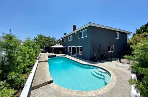 Santa Ana House | Luxurious Disneyland Pool Vacation House
