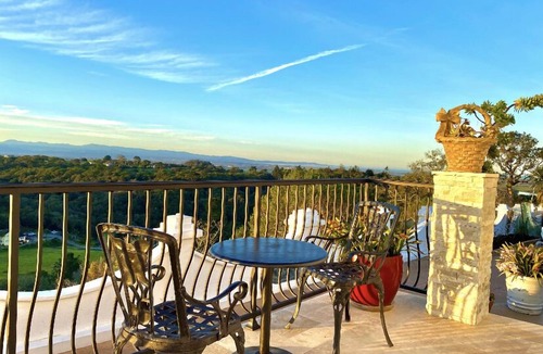 Elkhorn House | Luxurious guest house with Great Views of Monterey Bay