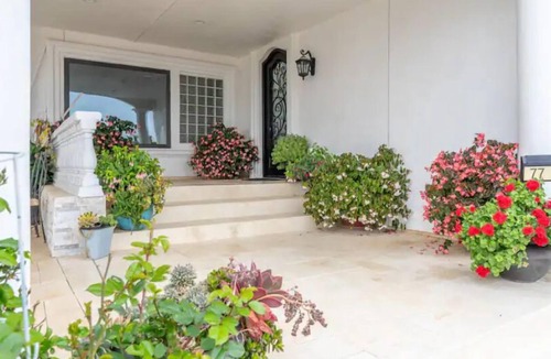 Elkhorn House | Luxurious guest house with Great Views of Monterey Bay