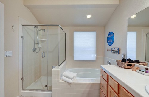 Altaville House | Luxurious home with HOT TUB