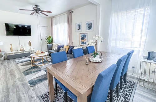 Willmore House | Luxurious Home ★ with AC - Downtown LB & beach!