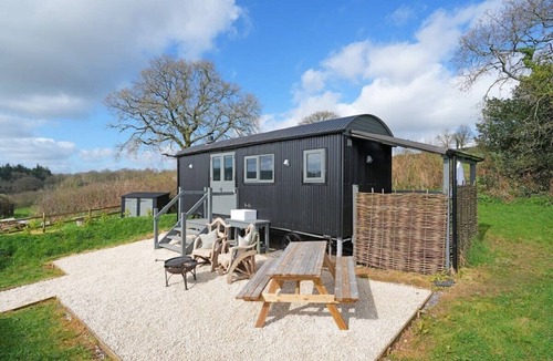 Sidmouth Cabin | Luxurious Hut with Outdoor Bath & Sea Views