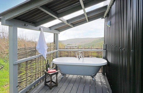 Sidmouth Cabin | Luxurious Hut with Outdoor Bath & Sea Views
