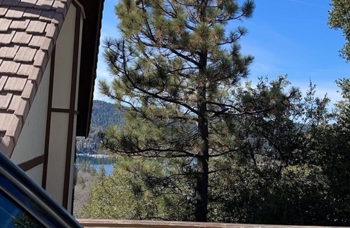 Lake Arrowhead Cabin | Luxurious Lake View Home! Newly Renovated! Sleeps 14!