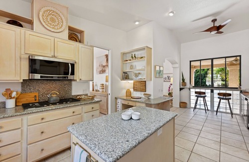 Little Tuscany Villa | Luxurious Little Tuscany Retreat, Nested at Mountain Range in Top Neighborhood