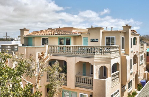 South Mission Beach Apartment | Luxurious Penthouse in Mission Beach! Ocean-Bay Views/Balcony/WiFi/Parking!