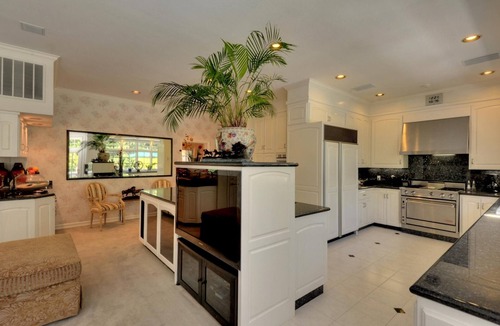 Saratoga Villa | Luxurious Secluded Master Suite in a Saratoga Villa.