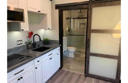 Downey Apartment | Luxurious Stay in L.A: Welcome to Downey