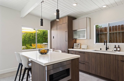Historic Tennis Club Condo | Luxurious Tennis Club Bungalow 4 with Mountain Views and Walks to Downtown Palm Springs!
